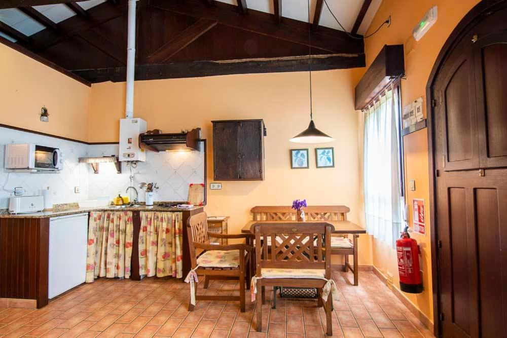 Apartamentos El Cueto Ovinana  ภายนอก รูปภาพ